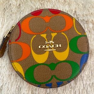Coach Circle Wallet Signature Canvas. Color: Rainbow
